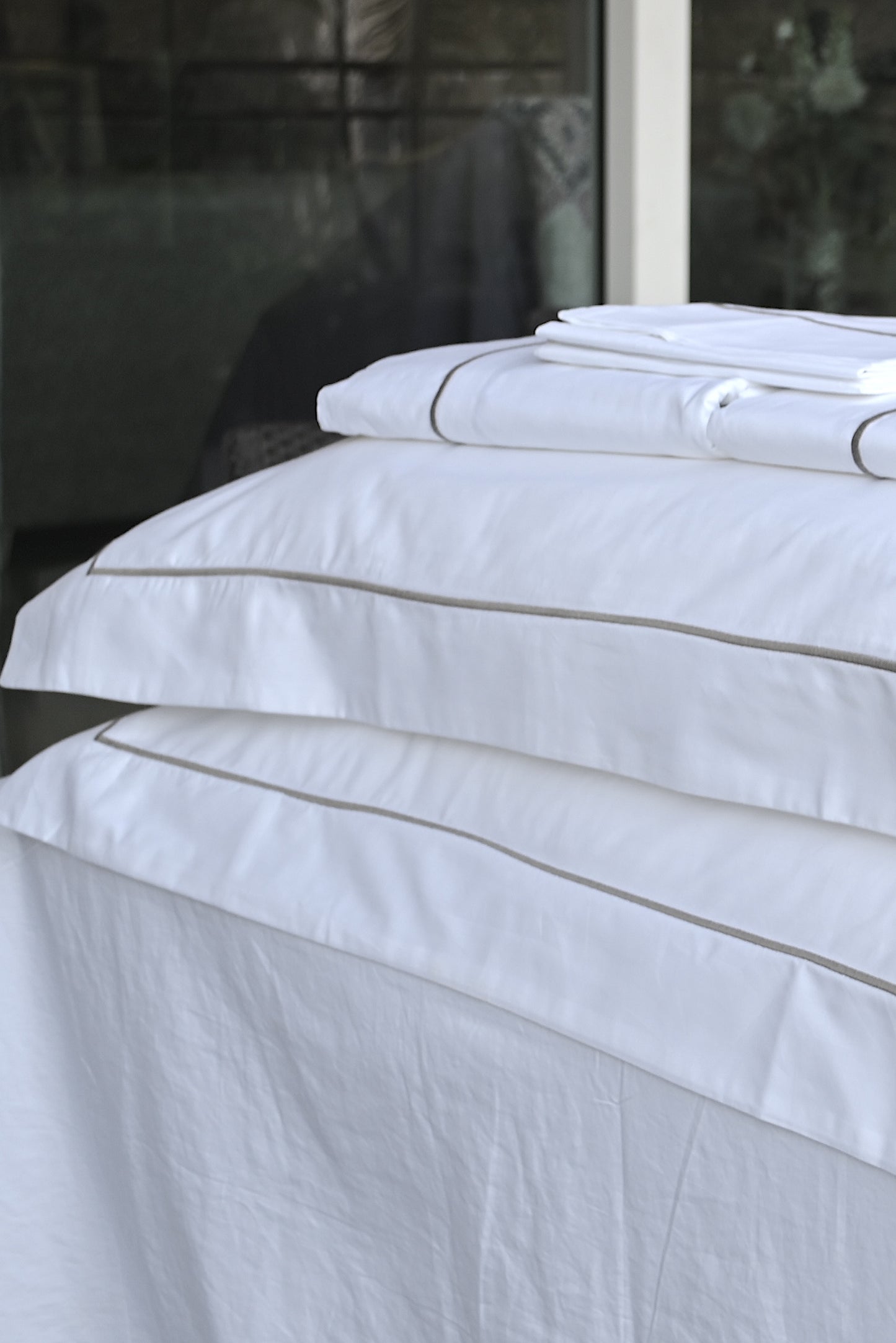 SIGNATURE - 300TC Cotton Percale Duvet Cover - Mocha